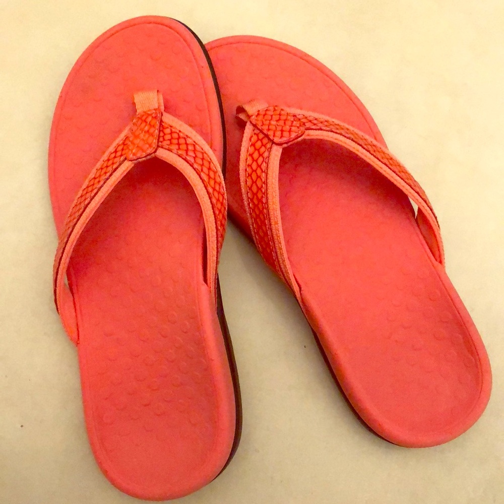 Coral Vionic Flip-flops NWOT